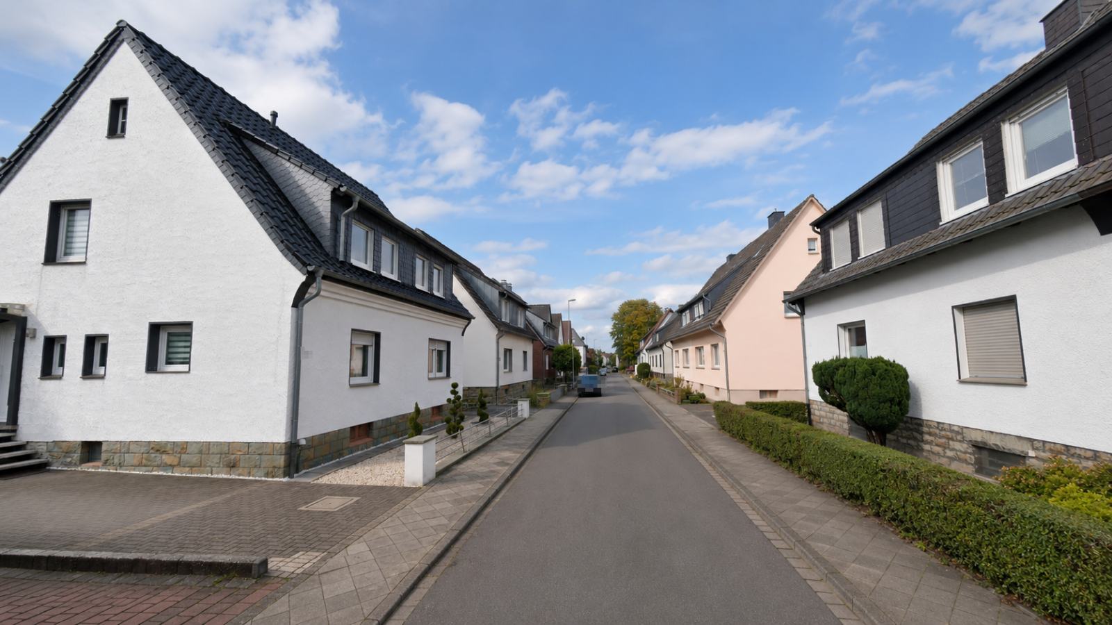 Wohnstraße in Lippstadt mit Siedlungshäusern der 1950er- und 1960er-Jahre